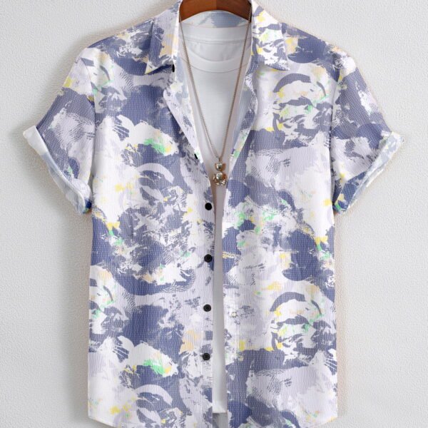 Men Printed Regular Fit Shirt with Short Sleeves