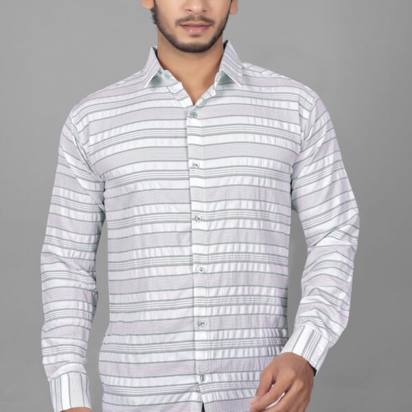 Men Regular Fit Striped Spread Collar Casual Shirt